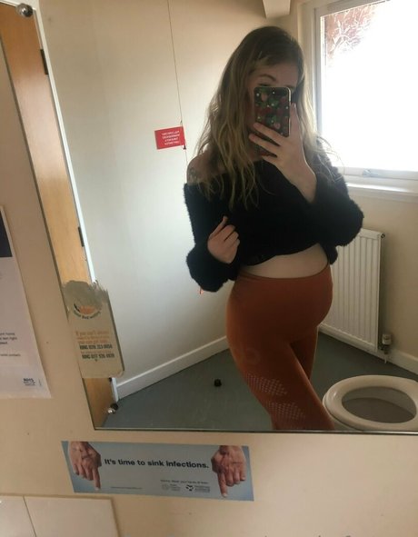 黒檀のシャワー OnlyFans アダルト ギャラリー