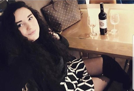 大きな黒い猫OnlyFans ホット 写真