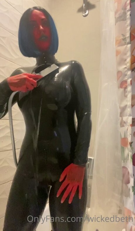 Wicked Beth ヌードモデル 写真