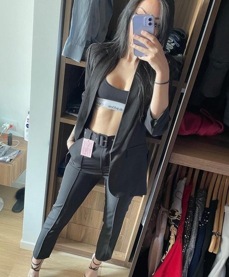 チンコを持つ女たち OnlyFans ポルノ 写真