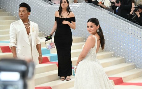 Alia Bhatt ポルノ女優 画像