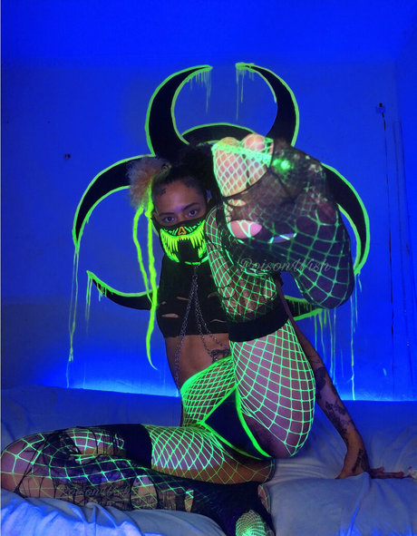 poisonwish かわいいポルノスター 写真