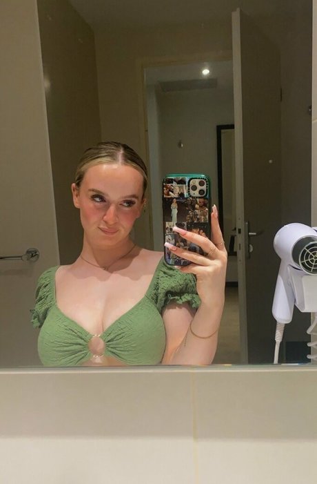 曲線美のティーンズOnlyFans 裸 写真