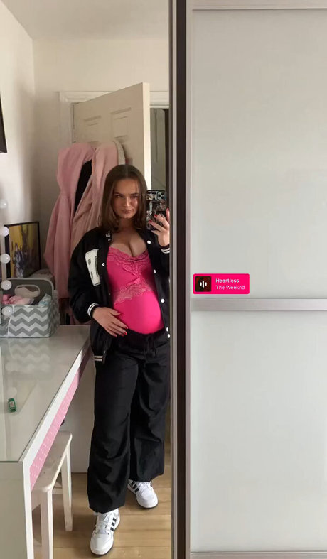 Aiobhin エロティックなスター 写真