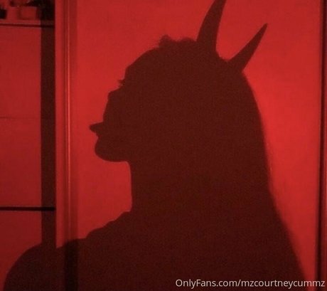 mzcourtneycummz ポルノモデル 画像