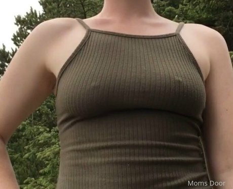 momsdoor エロティック女優 写真