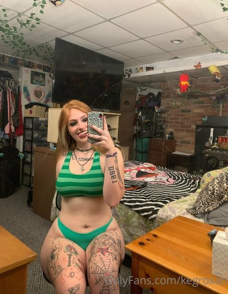 大きなお尻のアジア人OnlyFans アート裸 画像