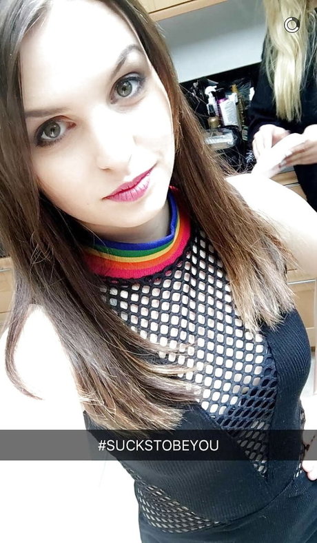 Emma Blackery ヌードスター 写真