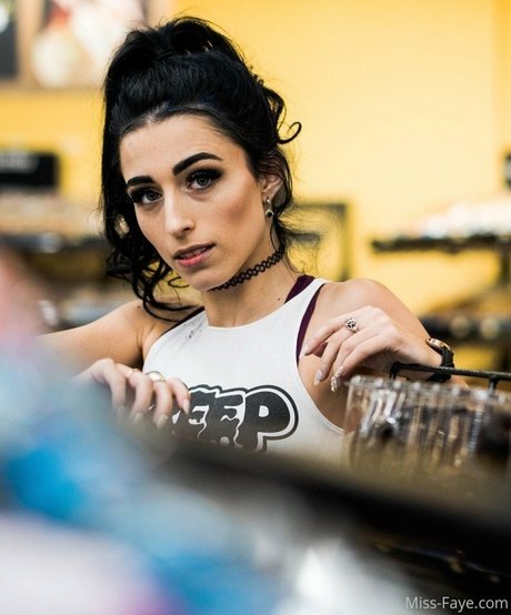 missfayevip アダルトスター 画像