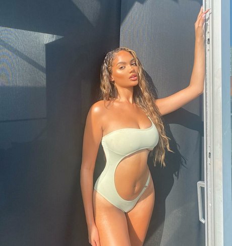 Carina Griff 無料モデル ギャラリー