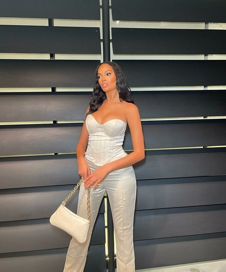 Carina Griff かわいいポルノスター 写真