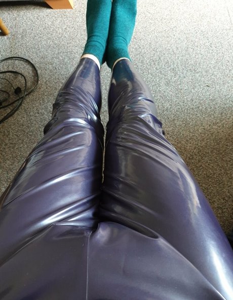 neonlatex 裸のスター 写真