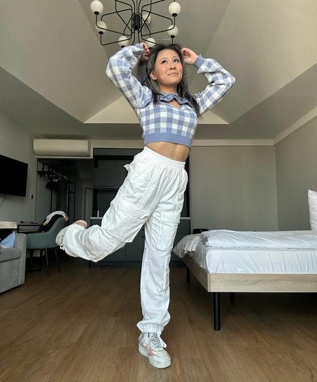 Yinsu Collins ポルノスター ホット 写真