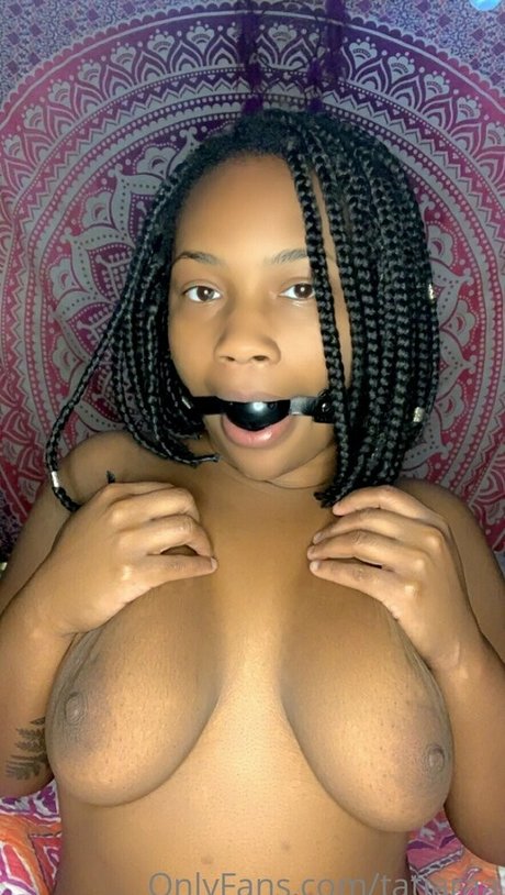 黒人レズビアンOnlyFans HD 画像