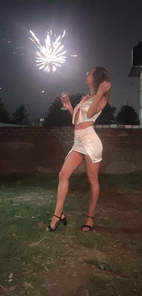 amtylove 裸のモデル 写真