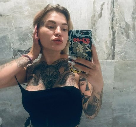 kamilahart 裸の女優 写真