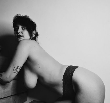 曲線美のティーンズOnlyFans xxx 画像