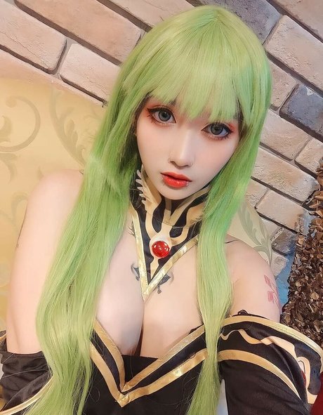 フラットオンリーファン ヌード 画像