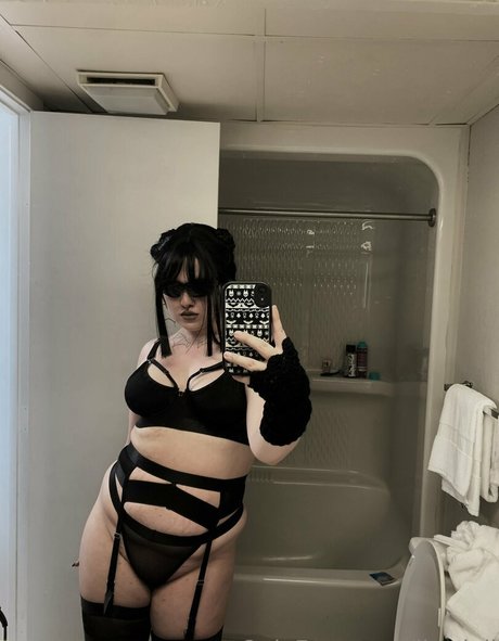 Lizzdoll ヌードモデル 画像