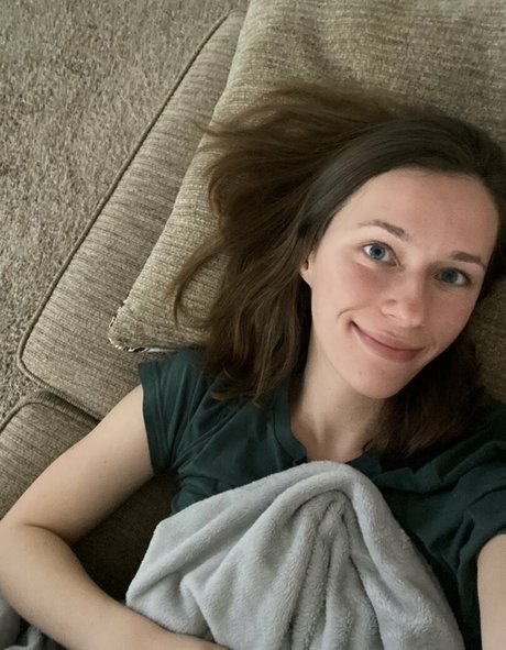 興奮した熟女OnlyFans ポルノグラフィック ギャラリー