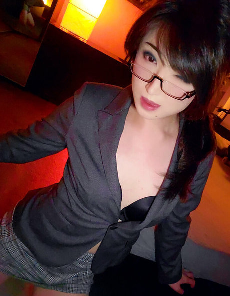 ブルネットの教師OnlyFans セクシーxxx 写真