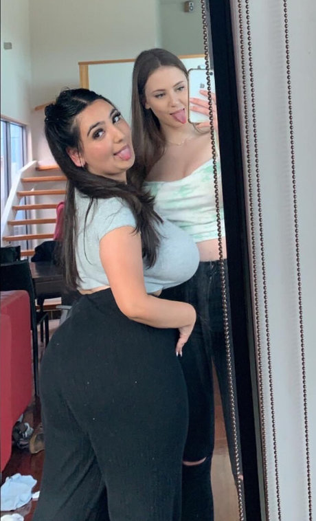 Sibel T ホットなスター 写真