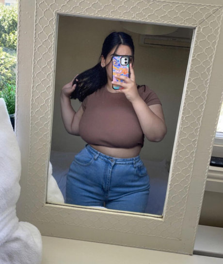 Sibel T アートモデル 写真