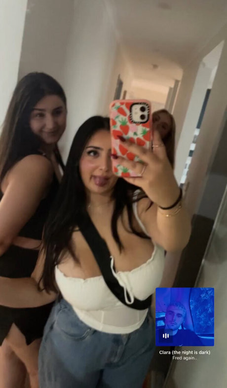 Sibel T セックス女優 写真