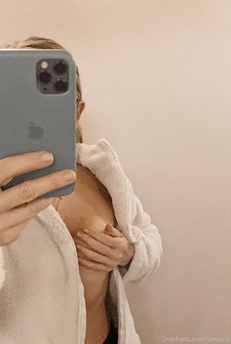 anjasia エロティックなモデル 写真