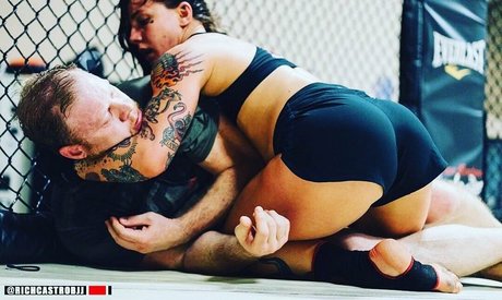 裸のトゥインクOnlyFans セックス アーカイブ