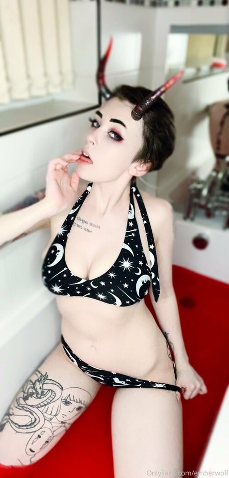 小柄なBBC OnlyFans アート裸 写真