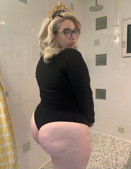 ブルネットの教師OnlyFans ホットxxx 写真