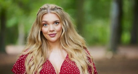 Lucy May Dawson スター ギャラリー