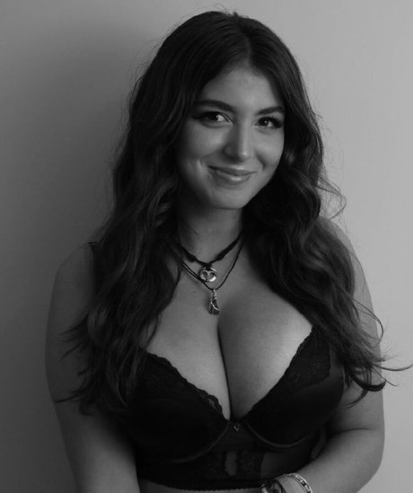 変態エボニーOnlyFans セクシー 写真