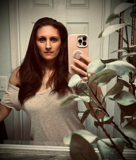 goodwifeathome ヌード女優 写真