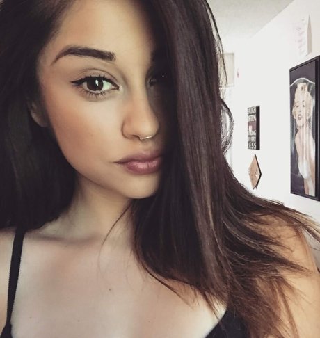 Yvette Monreal アートモデル 写真