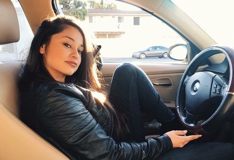 Yvette Monreal ポルノ女優 画像