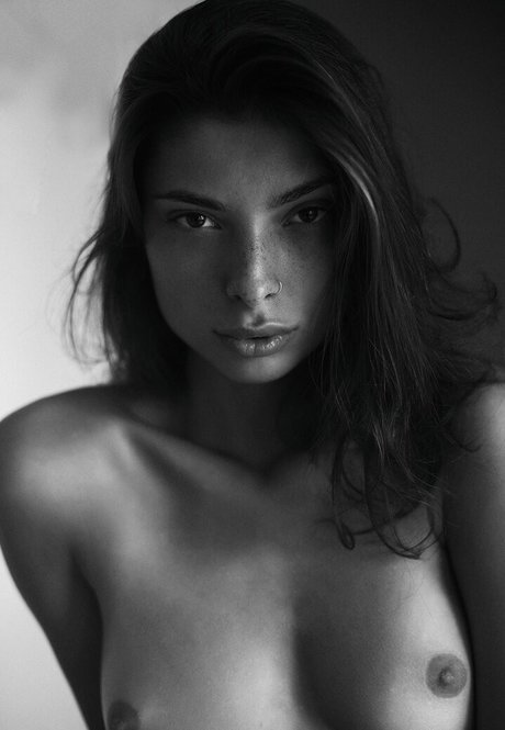 Vladislava Klodchik アートスター アーカイブ