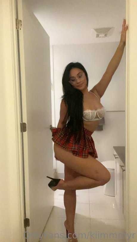 Kiimmmyr セクシーなポルノスター 画像