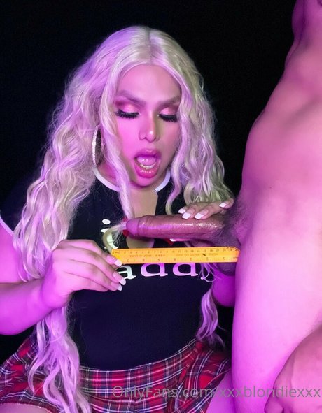 xxxblondiexxx 高品質のポルノスター ギャラリー