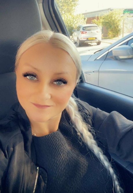 ビキニストリップOnlyFans アダルト 写真