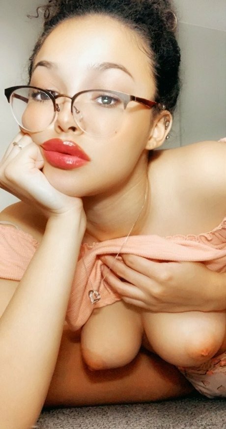 AmberXXX 裸の女優 写真