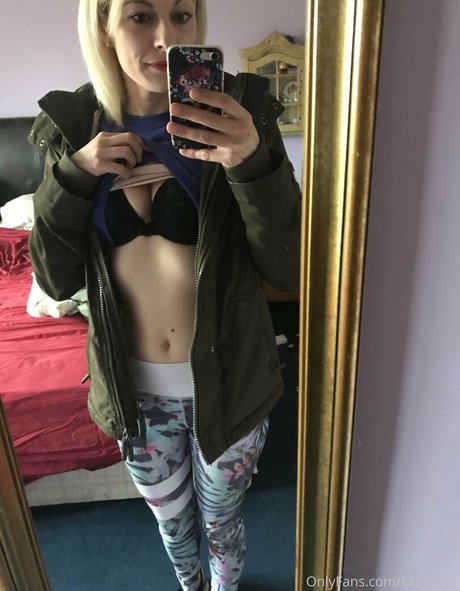 かわいい赤毛のOnlyFans セクシーヌード 写真