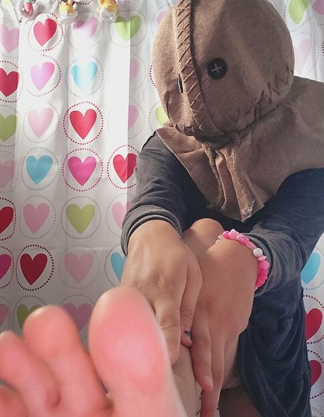 ブロンドヨガOnlyFans アートヌード 写真