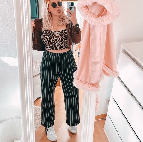 Sarah Neuhaus スター xxx 画像