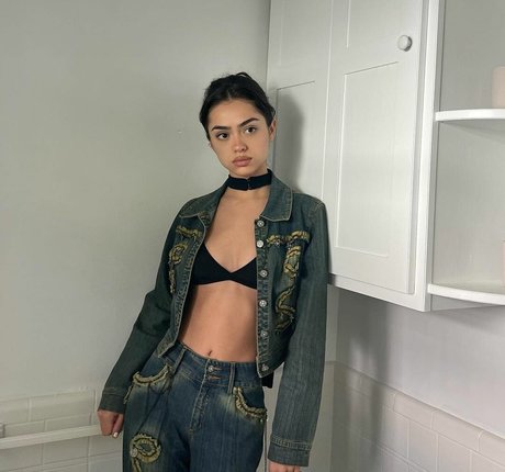 Nailea Devora エロティックなモデル 写真