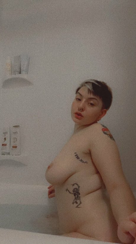 アジア人のタトゥー OnlyFans アートヌード 写真