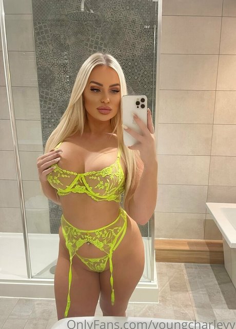 レズビアン ストラップオン OnlyFans 素敵 画像