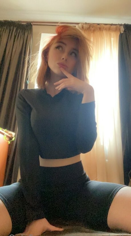 emy isabelle ヌードスター 画像