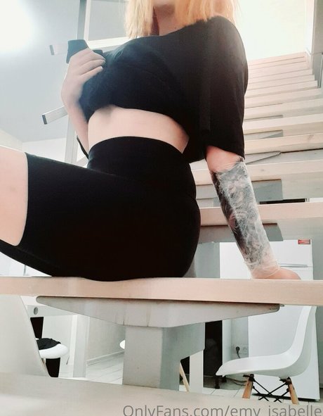 emy isabelle ホットなスター 画像